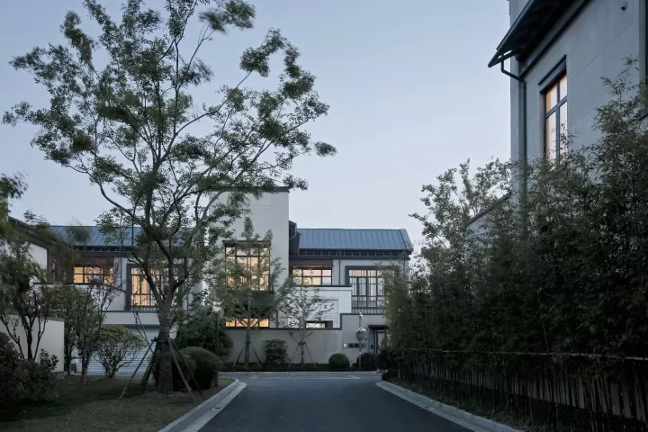 内侧建筑单体的院落普遍安置于建筑和道路之间以；に矫苄